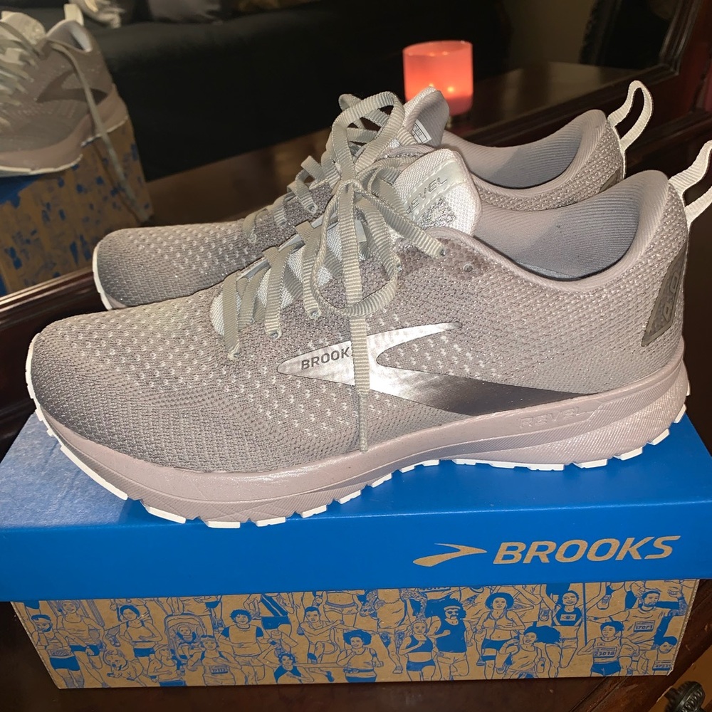 Brooks tennis shoes